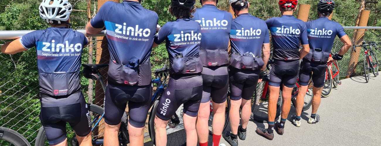 Het is zover !!!! Onze nieuwe wieleroutfit 2022 met dank aanze sponsors ZINKO FEDERICO DE GILDE.